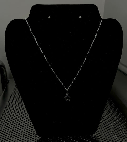 NEW! Star Pendant Necklace