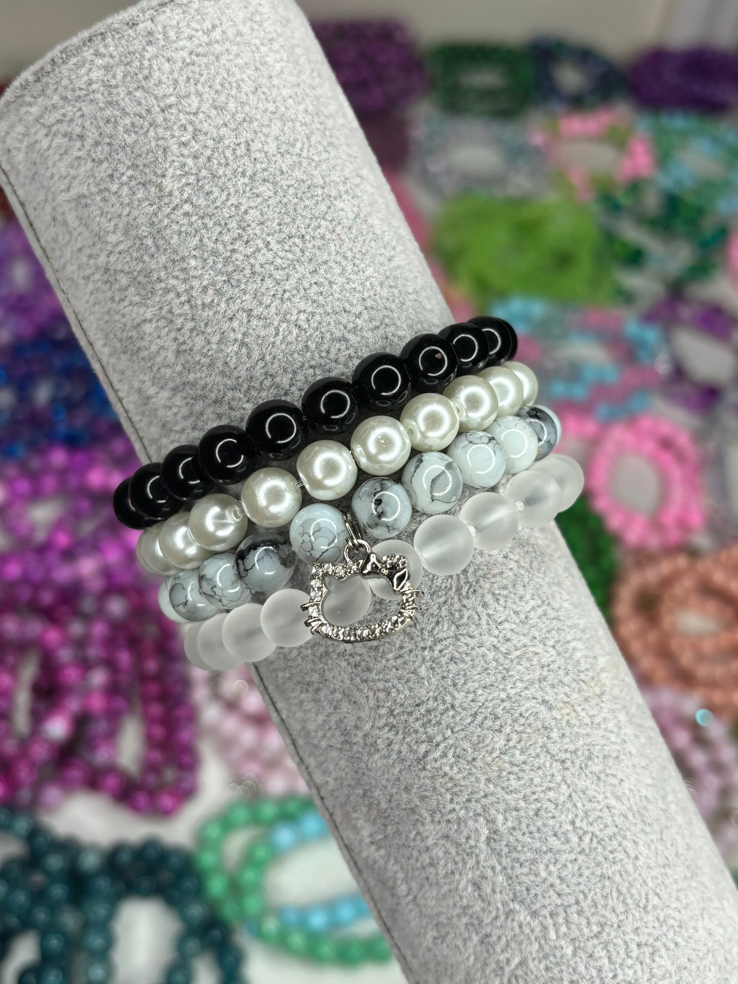 Neutral Hello Kitty Bead Set