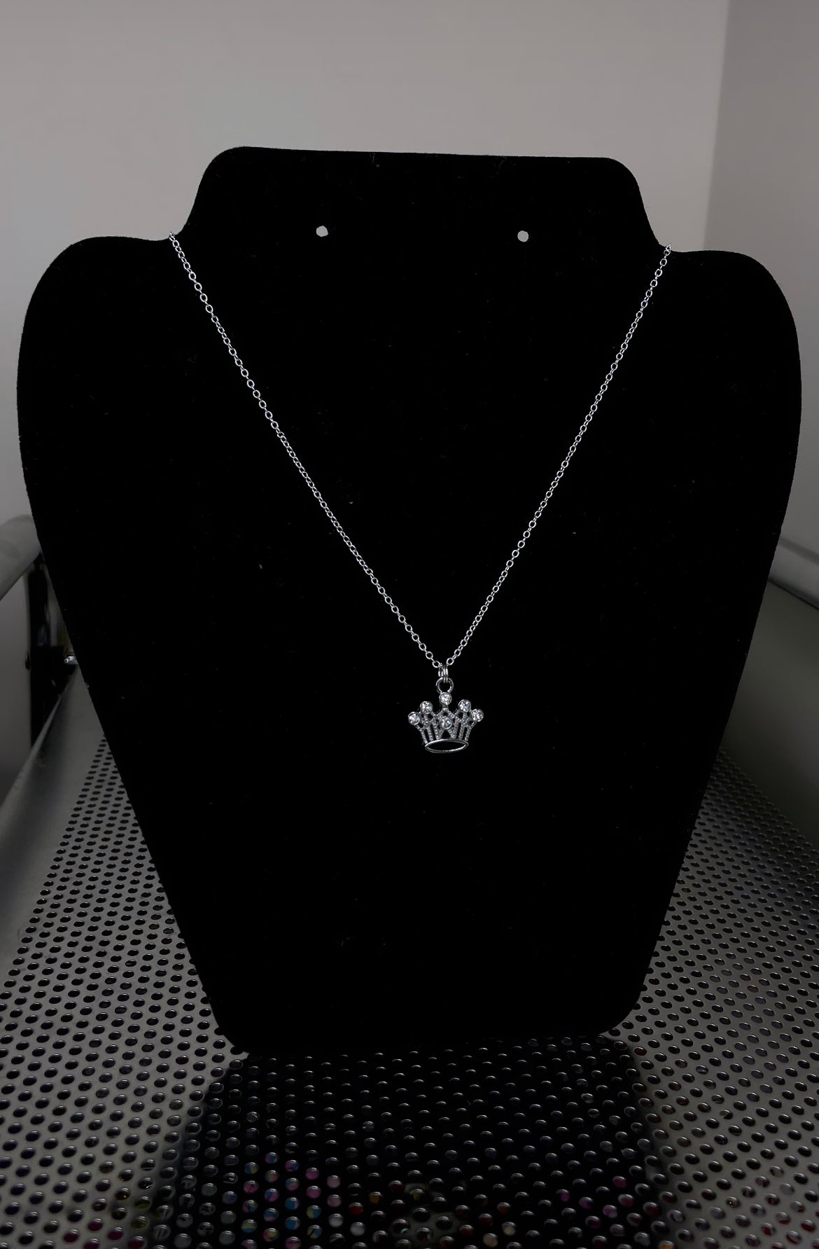 NISHA ROYALE LOGO NECKLACE